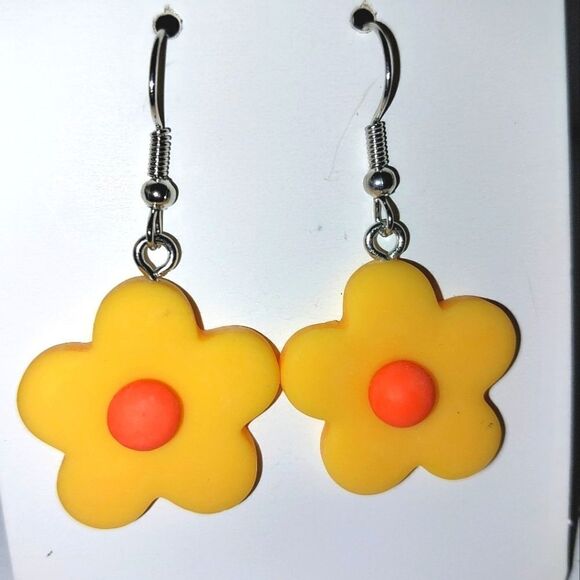 Hand crafted flower dangle earrings - Picture 2 of 6